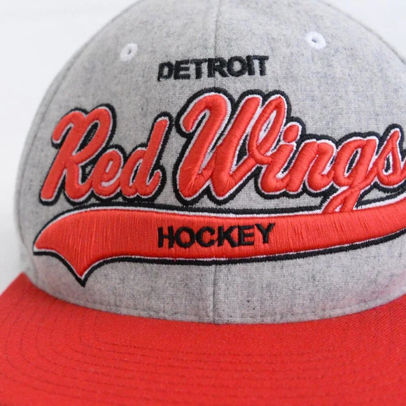 Mitchell & Ness Grey and Red Detroit Red Wings Wool Adjustable Leather Strap Hat - Picture 2 of 12